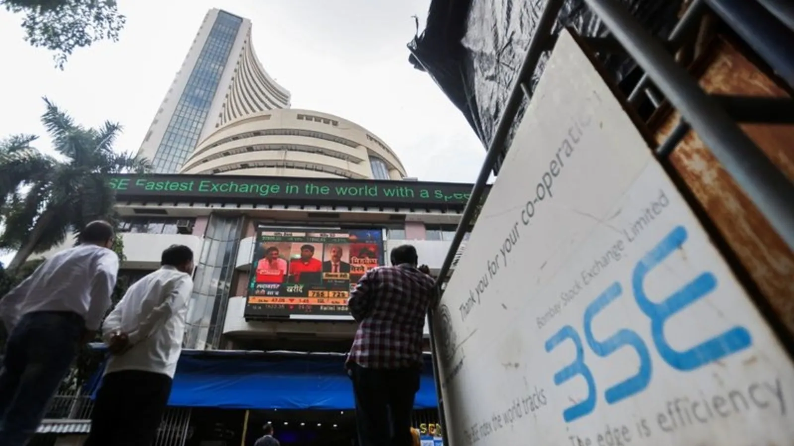 Sensex rises 665 points to 60,330 points; Nifty soars to 17,952 points during Muhurat session