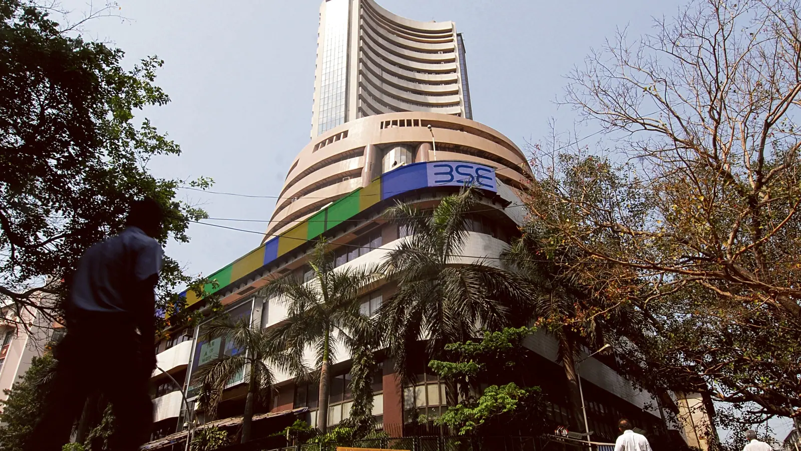 Sensex sheds over 150 points in early trade; Nifty slips below 17,500
