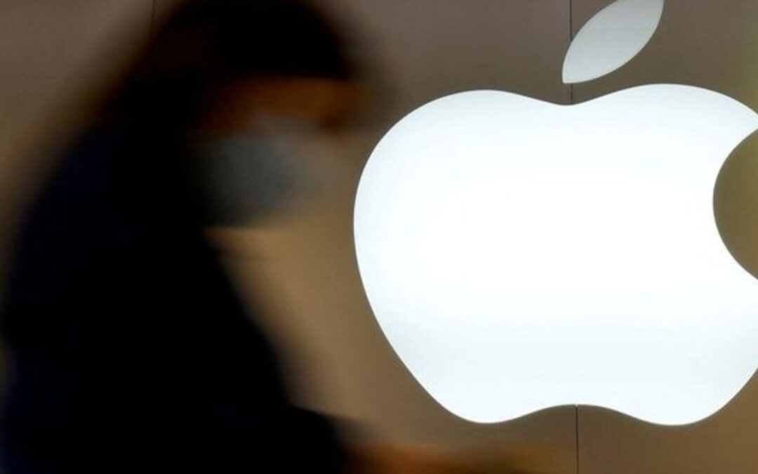 Apple becomes first company to hit $3 trillion market value, then slips