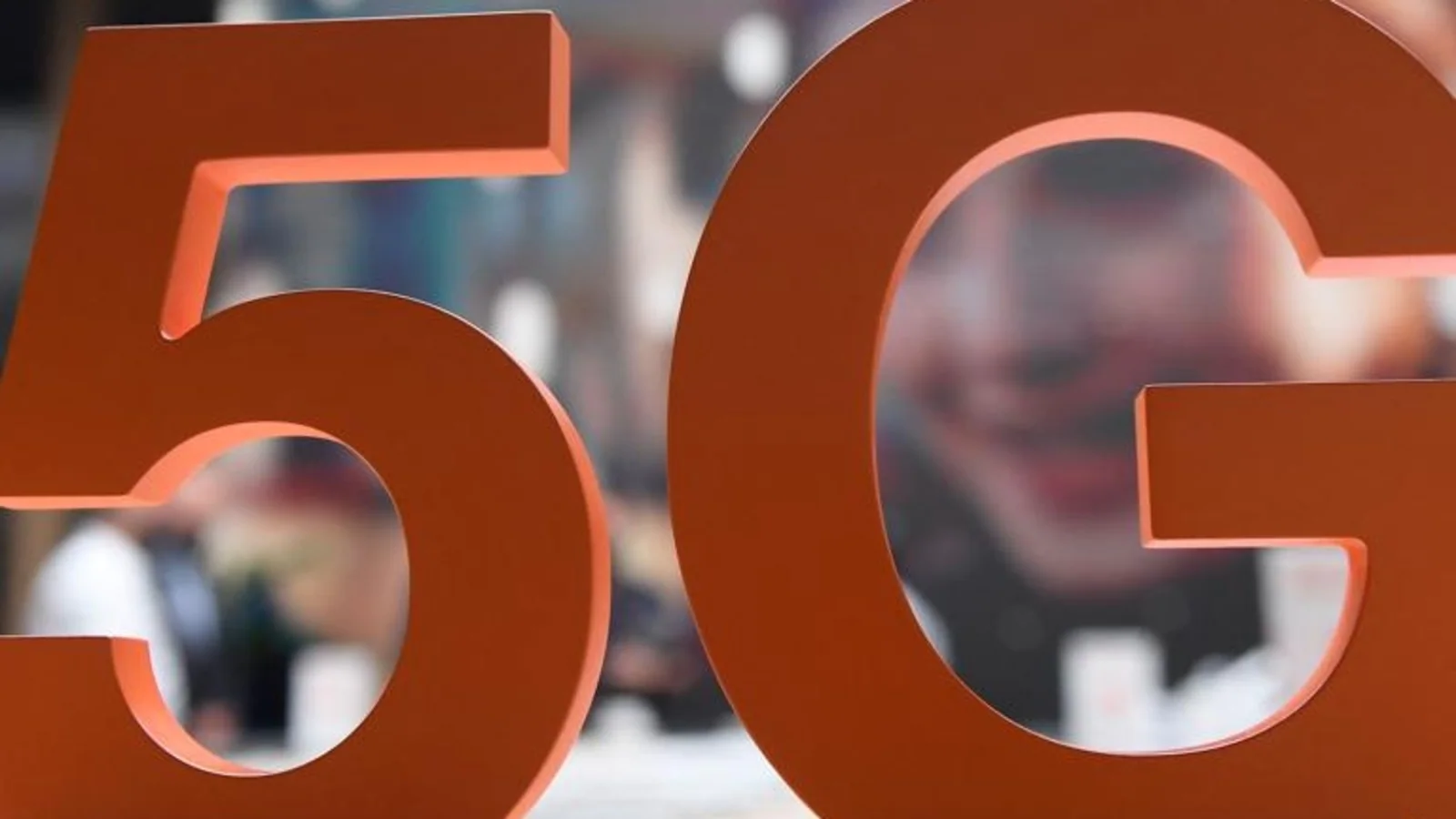 Do 5G telecoms pose a threat to airline safety?