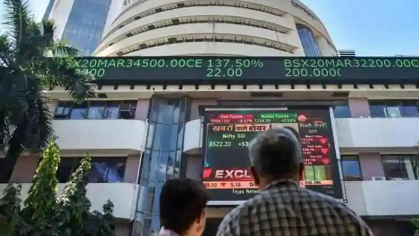 Sensex gains 138.57 points to 61,447.48 in opening session; Nifty tops 18k mark