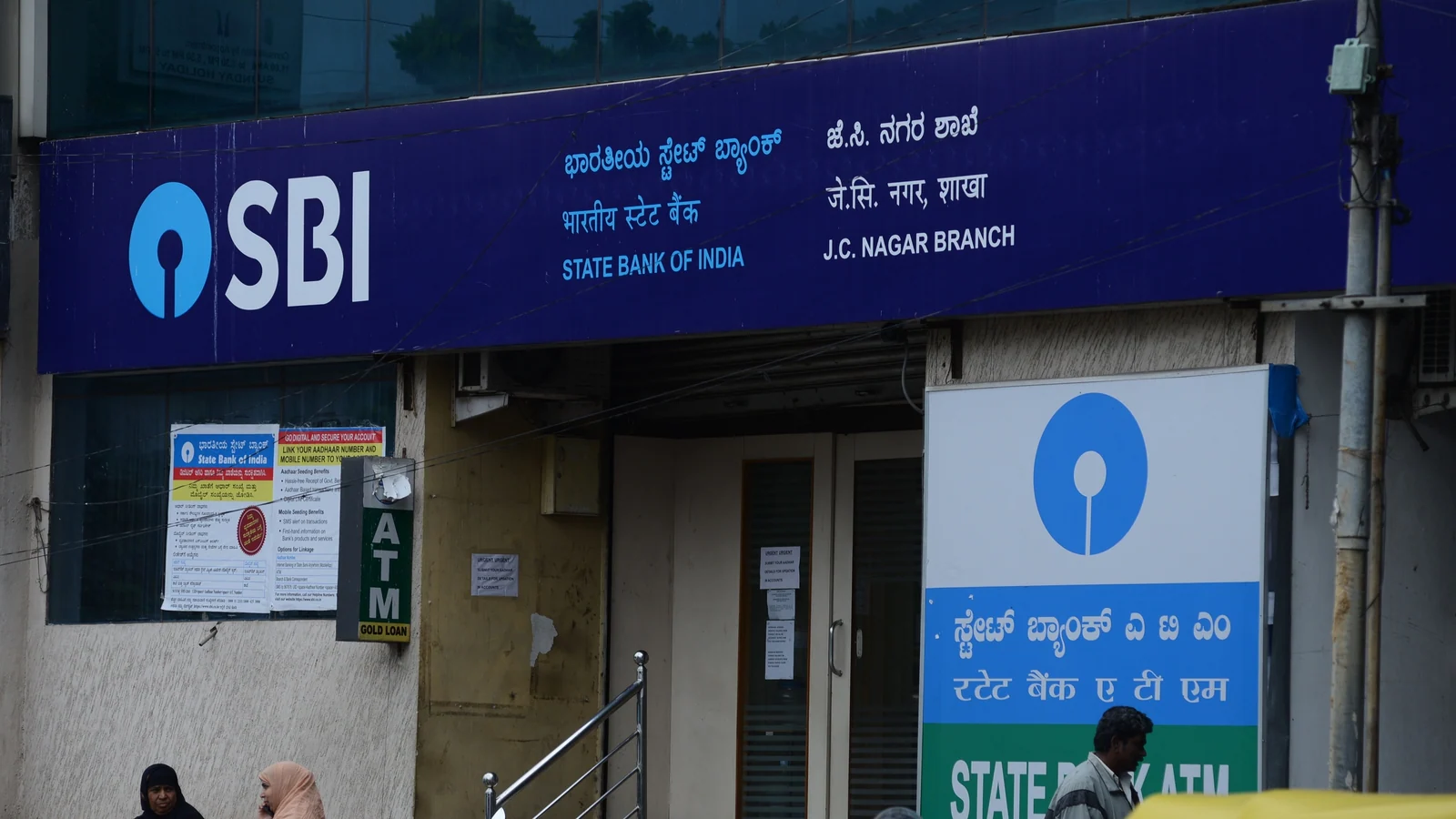 SBI reports 62% jump in quarterly profit, provisions drop