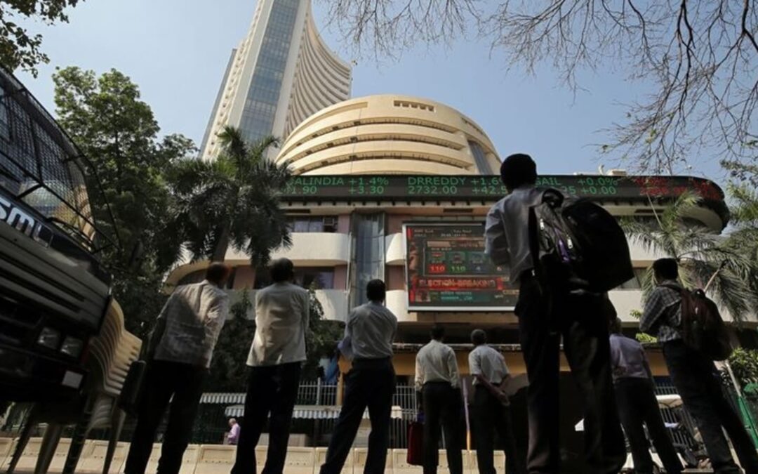 Sensex slumps 613 points to 55,633 in opening session; Nifty falls 175 points
