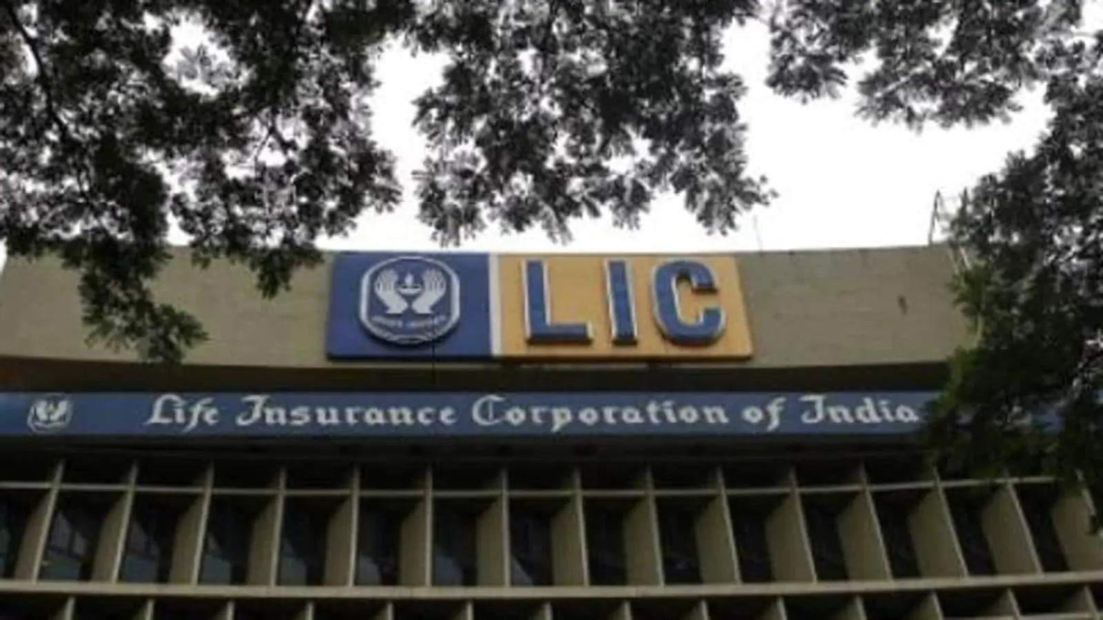 Centre amends FEMA rules to allow 20% FDI in LIC
