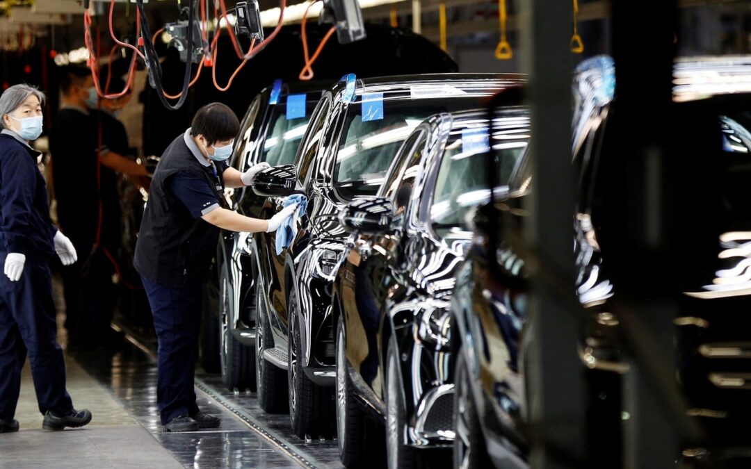 Mercedes to recall 1 million older cars on fear of faulty brakes