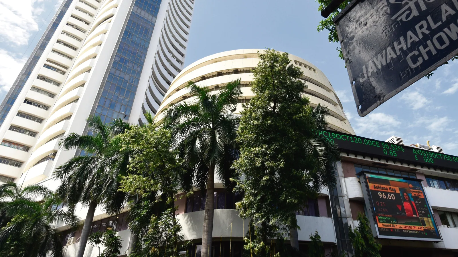 Sensex settles above 60,000 mark; logs 4th day of gains