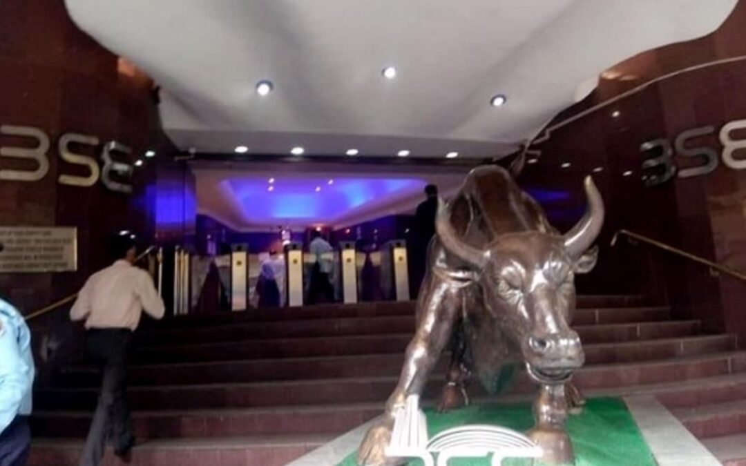 Downward trend in Markets: Sensex closes at 62,626, Nifty ends at 18,642